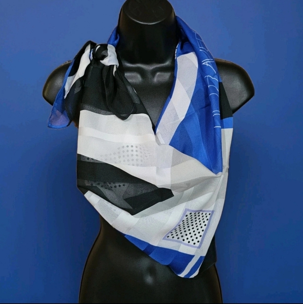 Avon Fifth Avenue 1986 Vintage Scarf 35X35 Inch Blue White Geometric READ